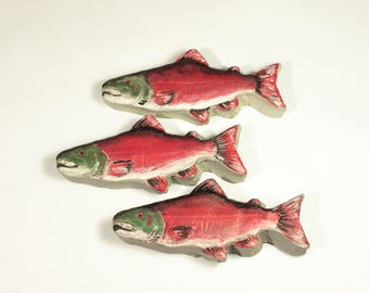 Arte mural de salmón en hormigón pintado a mano, decoración de pez pequeño para pegar, acento de azulejos para baño