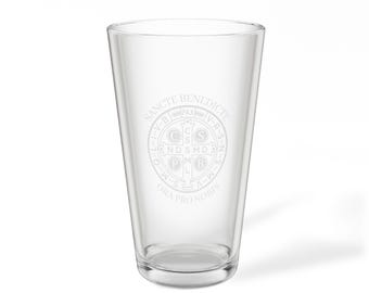 Vaso de pinta de San Benito grabado, vaso de cerveza católico, medalla de Benito, regalo católico para él, regalo para sacerdote, regalo para papá