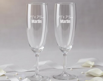 Set of 2 personalized Mr & Mrs champagne flutes | Glasses engraved with names | French wedding gift