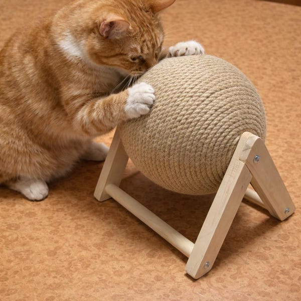 Pelota rascadora para gatos / Rascador giratorio de cuerda de sisal con soporte de madera