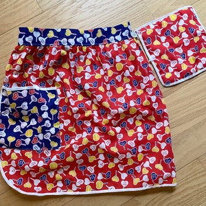 Vintage Valentine&#39;s Day Apron with Matching Pot Holder, Artistic Creations Conversation Hearts Retro Valentine Apron Set