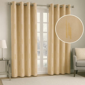 Op de afbeelding: Beige gordijnen met verticale gouden stippellijnen. De gordijnen hangen voor een wit raam. Een close-up toont de stoftextuur en het ontwerp. Een lamp en een bijzettafel zijn zichtbaar.