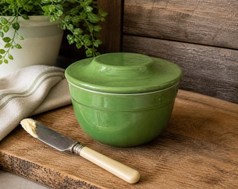 Emile Henry Butter Bell France | Zielony ceramiczny pojemnik na masło | Francuskie naczynia kamionkowe | Garnek kuchenny na blat w stylu rustykalnym