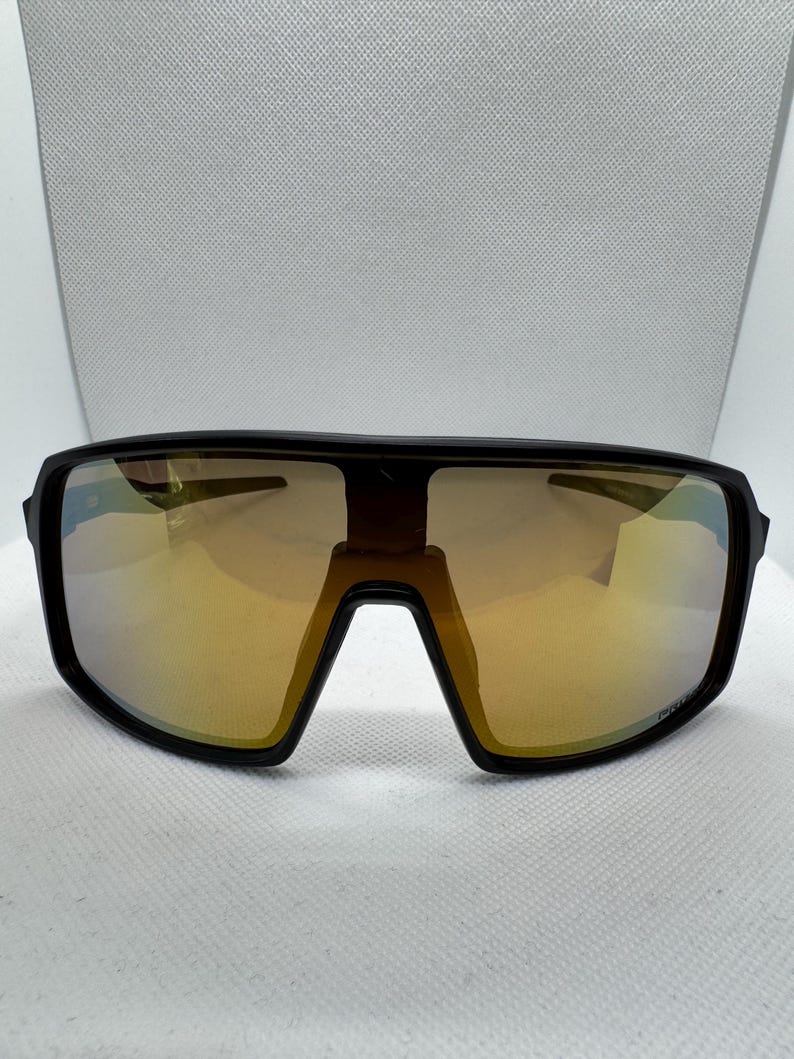 Gafas de sol con montura completa: gafas deportivas envolventes, gafas unisex modernas y audaces. Black Gold