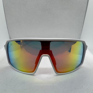 Gafas de sol con montura completa: gafas deportivas envolventes, gafas unisex modernas y audaces. White Red