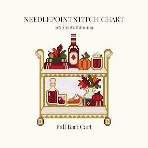 Könnte beinhalten: Ein Stickmuster für Needlepoint mit dem Titel Fall Bart Cart von @StitchWithEmma. Das Design zeigt einen zweistöckigen goldenen Barwagen, der mit herbstlichen Motiven wie einer Flasche, einem Kürbis, einem Glas, Büchern, einer Vase und einem Stück Kuchen verziert ist.