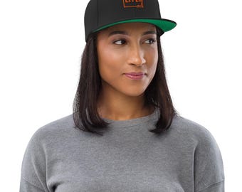 Boné Snapback EFP2R® – Logotipo bordado em preto e dourado | Boné unissex ajustável