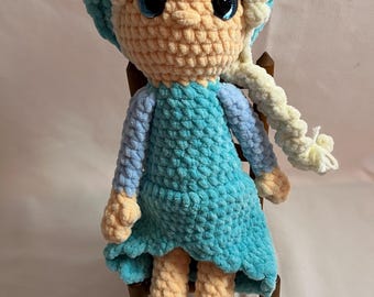 Handgjord virkad prinsessdocka - Elsa