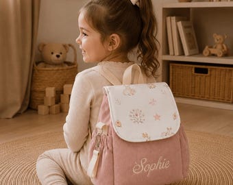 Mochila infantil de pana personalizada con nombre bordado y diseño de animales del bosque, ideal para preescolares y guarderías.