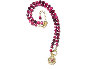 Handgemaakte fuchsia tijgeroogketting met strassteenbedel "Pink Stardust"