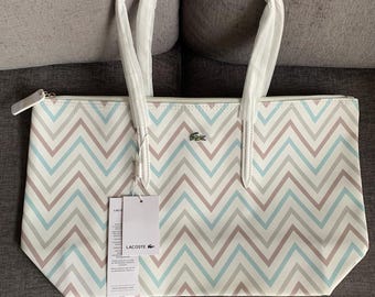 Sac à main Lacoste L.12.12 Concept Sac à main à rayures ondulées TN-O. / Tous les prix des articles incluent les tarifs américains
