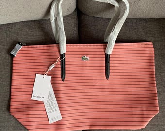 Sac à main Lacoste L.12.12 Concept Sac à main à rayures roses TN-O. / Tous les prix des articles incluent les tarifs américains