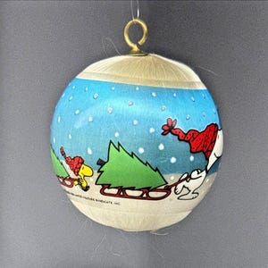 Peanuts Snoopy Woodstock 1978 Ornamento natalizio in raso a forma di palla, vintage per le feste