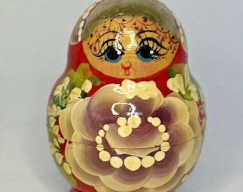 Russian Hand Painted Wooden 5 Piece Set Matryoshka Nesting Dolls Vintage