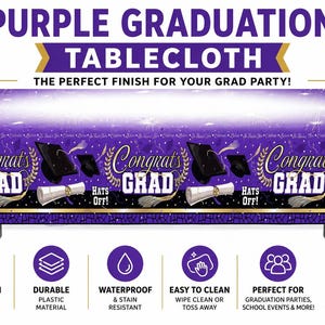 Puede incluir: Mantel púrpura de graduación con texto "¡Felicidades Graduado!", birretes y diplomas. El mantel rectangular mide 137 x 274 cm y está hecho de plástico duradero, impermeable y resistente a las manchas. Fácil de limpiar.