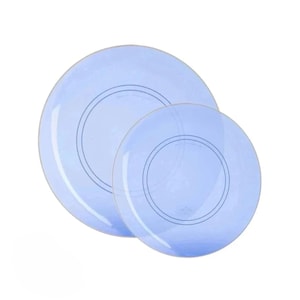 Puede incluir: Dos platos azul claro con bordes dorados. Los platos tienen un diseño de círculos concéntricos en azul más oscuro. Los platos son de diferentes tamaños.