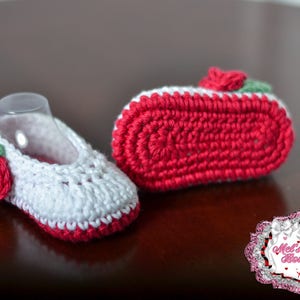 Crochet ballet slippers crochet booties baby crochet shoes , christmas booties, 0-3 month baby shoes , crochet booties, baby booties,