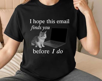 Retro Katze Meme Shirt Ich hoffe, diese E-Mail findet Sie Lustiges Laptop Katze T-Shirt Arbeit Humor Geschenk Unisex T-Shirt