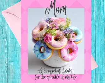 Biglietto di auguri per la Festa della Mamma con bouquet di ciambelle, fiori ad acquerello e gioco di parole divertente (download digitale)