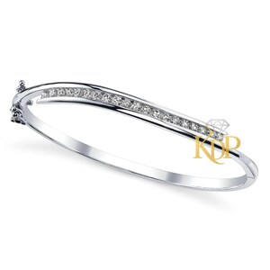 14K Gold Armreif | 2 mm große Diamanten, modernes überlappendes Design