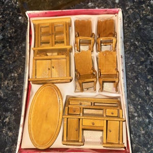 Mini ensemble de salle à manger 7 pièces en bois pour maison de poupée vintage