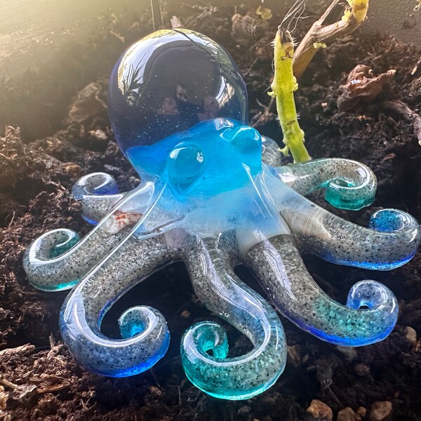Coastal Themed Resin Octopus figurine, ocean-inspired home decor, handcrafted resin octopus tabletop decoration, marine life, octopus lover