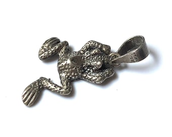 Vintage Sterling Silver Climbing Frog Necklace Pendant