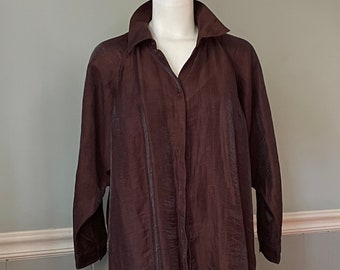 Dressy casual shirt jacket, long sleeve tunic, iridescent linen aubergine brown, vintage Peter Nygard, plus size, free size, travel top