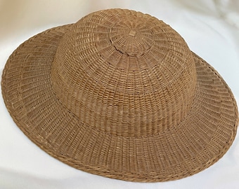 Handmade Wicker safari helmet, vintage 1940s, hand woven rattan hat, collector’s item, fine condition, wicker rattan basket, pith helmet