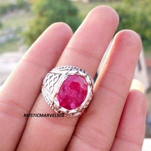 Herrring i sterlingsilver med oval rubin – Unisex jubileumsring i vintage-design