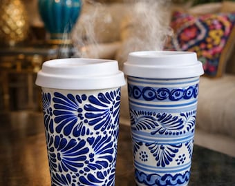 Termo para café Talavera con tapa / Azul cobalto y blanco / Sin plomo