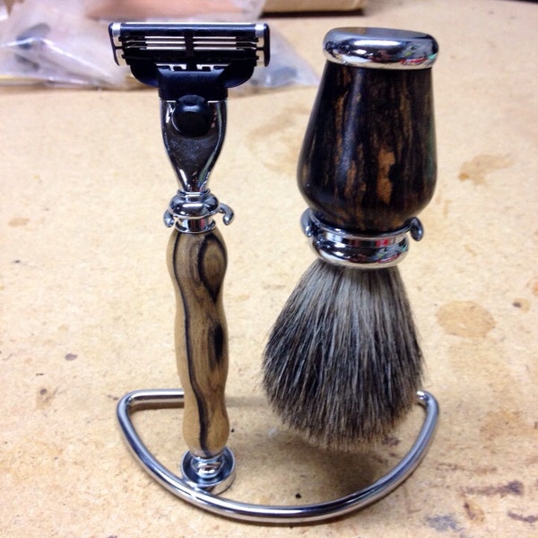 2 sets of razor brush and stands