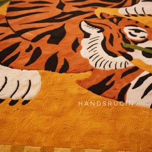 Hand-Tufted Wool Tiger Rug: Modern Floral Jungle Art, 9x12 ft image 5