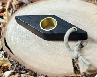 Handcrafted reading ring in Ziricote wood & brushed brass – Reading accessory – Precious wood – Reader gift idea.