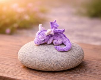 Schlafender Drache Häkelanleitung, Micro Amigurumi Dragon, kleiner Drache PDF häkeln, Mini Baby Drache Pattern, Low Sew Amigurumi Tutorial