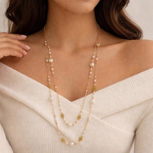 Zierliche Doppelstrang Perlenkette, Gold Layered Kette, Minimalistischer eleganter Schmuck