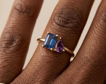 Anillo de dos piedras con piedras de nacimiento, Anillo Toi Et Moi, Anillo de esmeralda talla pera, Anillo personalizado para parejas, Anillo de piedra de nacimiento, Regalo para ella, Amor, Mamá, Abuela