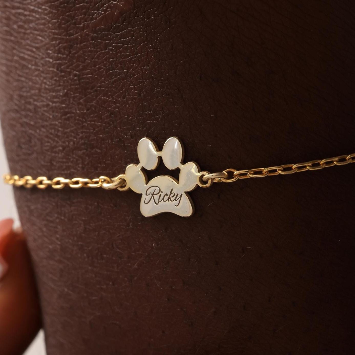 Paw Print Name Bracelet, Engraved Dog Paw Name Bracelet, Personalized Pet Bracelet, Dainty Paw Bracelet, Pet Memorial Gift, Gift for Dog Mom