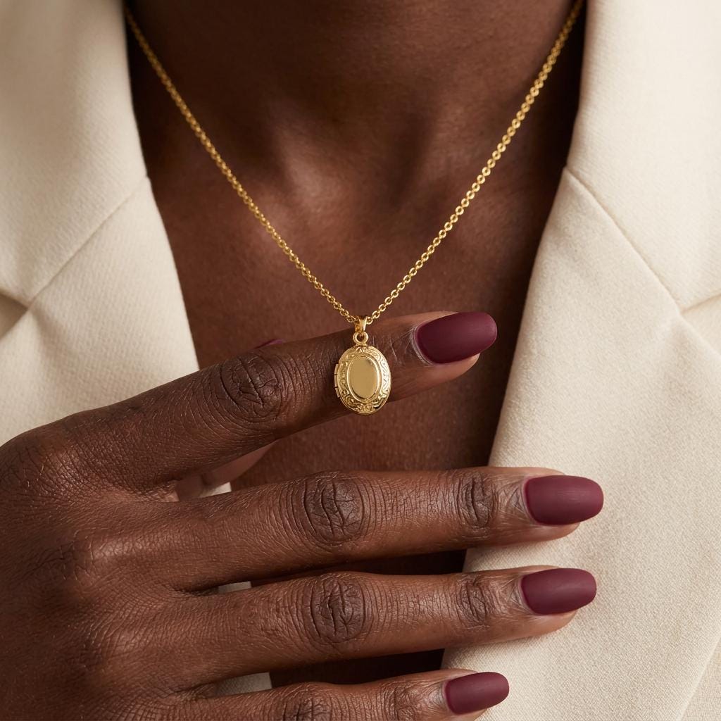 Gold Oval Locket Necklace, Tiny Photo Locket Necklace, Minimalist Locket Necklace, Memorial Necklace, Personalized Gift for Her, Mom Gift