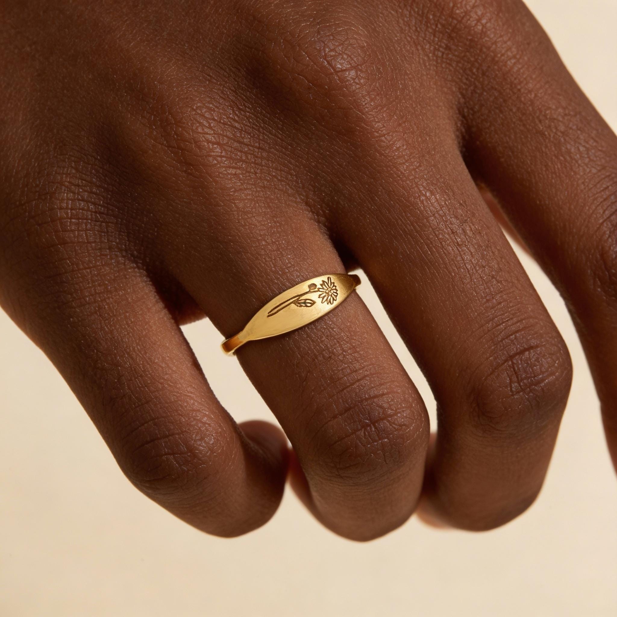 Birth Flower Ring, Custom Birth Month Flower Ring, Engraved Floral Ring, Dainty Gold Birthflower Ring, Mothers Day Gift for Her
