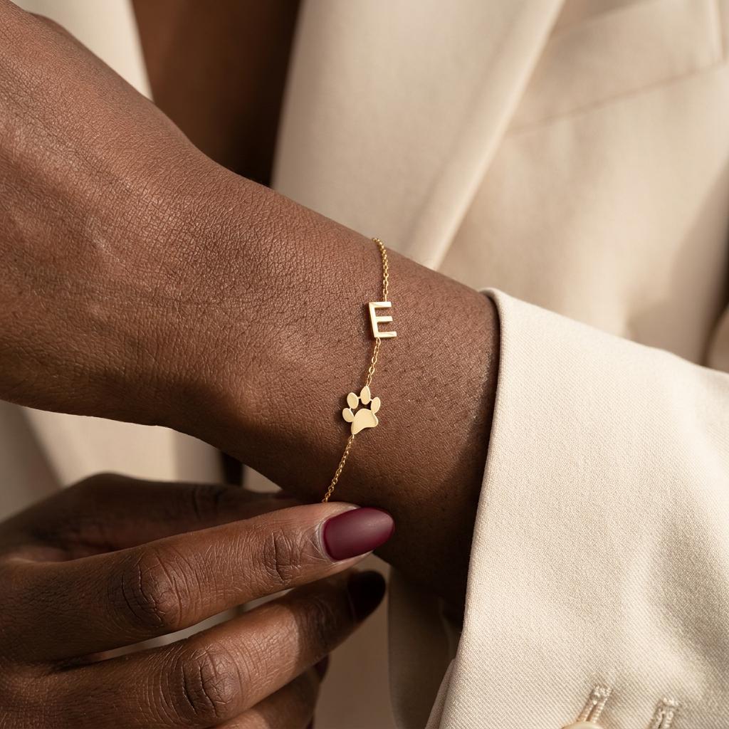 Personalized Initial Mom Bracelet Dainty Gold Initial Bracelet Letter Charm Bracelet Sideways Initial Bracelet Grandma Heart Charm Bracelet
