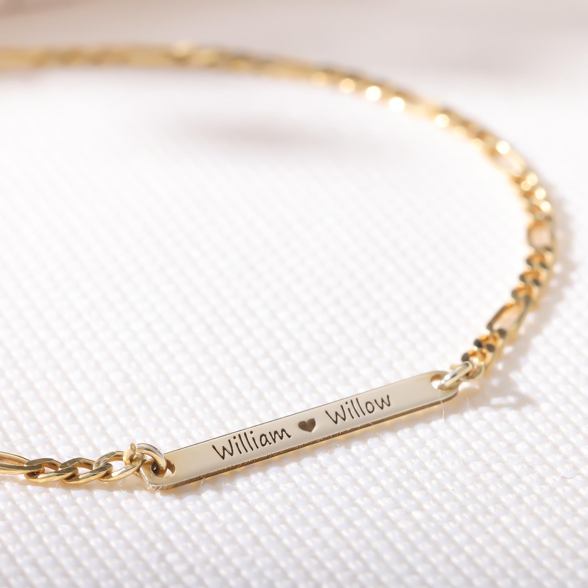 Unisex Chain Bracelet with Mini Bar, Engraved Name Date Bracelet for Couples, Life of a Showgirl Bracelet Mother’s Day Gift for Mum,Grandma