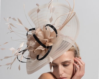 Beige Champagner Blume Fascinator Hatinator, Elegantes Hochzeitsstirnband für Gartenparty, Pferderennen & Teeparty