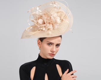 Champagner Apricot Blumen Fascinator Hatinator, Elegantes Hochzeits-Stirnband für Gartenparty, Pferderennen & Tea Party