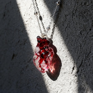 Handcrafted Anatomical Heart Pendant Necklace–Gothic Bloody Heart Jewelry Horror Organ Charm Adjustable Chain Girlfriend Gift Ideas