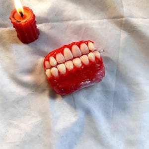 Funda para AirPods con dientes góticos, funda para AirPods con diseño dental espeluznante, funda para auriculares con diseño de dientes de terror, regalo estético peculiar, accesorios góticos extraños, regalos góticos