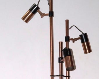 Lámpara de pie de mediados de siglo - Triple cabezal de cobre y metal negro - Iluminación funcional modernista de 158 cm