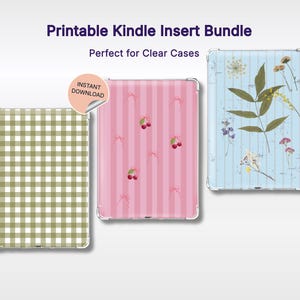 Könnte beinhalten: Drei rechteckige Kindle-Einlagen mit verschiedenen Designs: ein salbeigrünes und weißes Vichy-Muster, ein rosa gestreifter Hintergrund mit kleinen roten Kirschen und Schleifen sowie ein hellblau gestreifter Hintergrund mit gepressten Pflanzenmotiven.