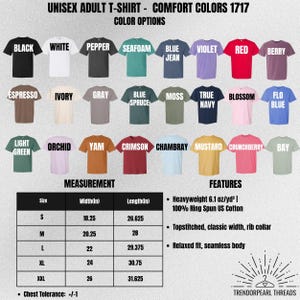 Puede incluir: Imagen de producto que muestra una variedad de camisetas unisex para adultos en varios colores, incluyendo negro, blanco y rojo. La imagen incluye una tabla de tallas con medidas en pulgadas y caracter&iacute;sticas como algod&oacute;n de peso pesado y un ajuste relajado. El texto "UNISEX ADULT T-SHIRT - COMFORT COLORS 1717" es visible.