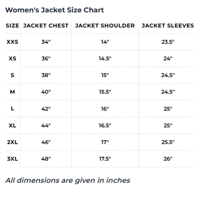Pu&ograve; includere: Una tabella delle taglie per giacche da donna, con misure in pollici. La tabella include taglie dalla XXS alla 3XL, dettagliando petto, spalle e lunghezza delle maniche. Il testo "All dimensions are given in inches" &egrave; in basso.